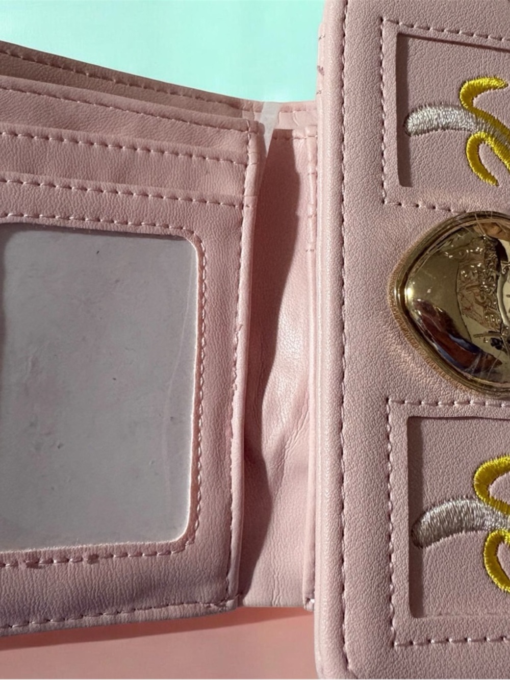 Besty Johnson Wallet - Picture 4 of 6
